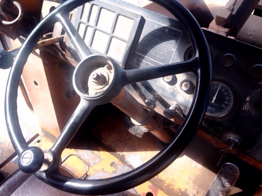 KOMATSU 510 รถตักล้อยางเอวอ่อน บอดี้สวยเดิมๆสภาพดีสุดๆพร้อมใช้งานได้เลยครับ เครื่องยนต์เดิมๆปั๊มเดิมกรองเดี่ยวแรงดีทำงานเร็วดี ต่อแขนยาวแล้วตักได้ประมาณ 1 คิวครึ่งขึ้นรถบรรทุกสิบล้อคอกสูงได้เลยครับ ภายนอกบอดี้สวยเดิมๆ ช่วงล่างแน่นดี ยางสภาพดีประมาณ 60\% พร KOMATSU 510 รถตักล้อยางเอวอ่อน บอดี้สวยเดิมๆสภาพดีสุดๆพร้อมใช้งานได้เลยครับ เครื่องยนต์เดิมๆปั๊มเดิมกรองเดี่ยวแรงดีทำงานเร็วดี ต่อแขนยาวแล้วตักได้ประมาณ 1 คิวครึ่งขึ้นรถบรรทุกสิบล้อคอกสูงได้เลยครับ ภายนอกบอดี้สวยเดิมๆ ช่วงล่างแน่นดี ยางสภาพดีประมาณ 60\% พร