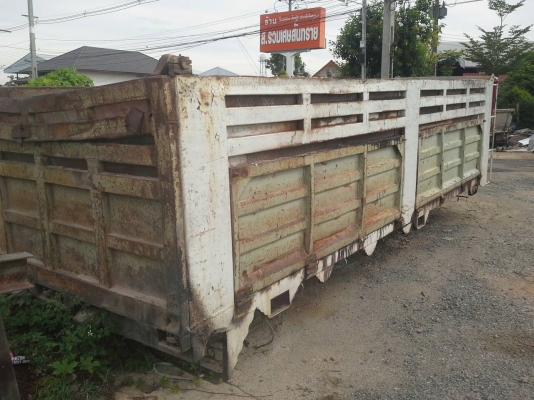 ขายกะบะดั้ม10 ล้อสภาพดี ชุดยกครบ ทรงสวย 80\% คัชชีกว้าง88 ซม กะบะยาว6เมตร กว้าง245ซม.