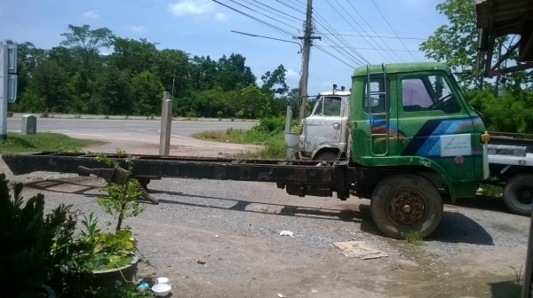 ขายหัวคัสซี 10 ล้อ NISSAN ราคาถูก แท่นเพลาโบกี้ครบ ไม่มีชุดเฟืองท้าย เครื่อง PD6 185 แรงม้า เกียร์ใหญ่ เอกสารทะเบียนชุดโอนครบ