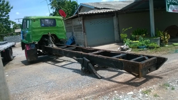 ขายหัวคัสซี 10 ล้อ NISSAN ราคาถูก แท่นเพลาโบกี้ครบ ไม่มีชุดเฟืองท้าย เครื่อง PD6 185 แรงม้า เกียร์ใหญ่ เอกสารทะเบียนชุดโอนครบ