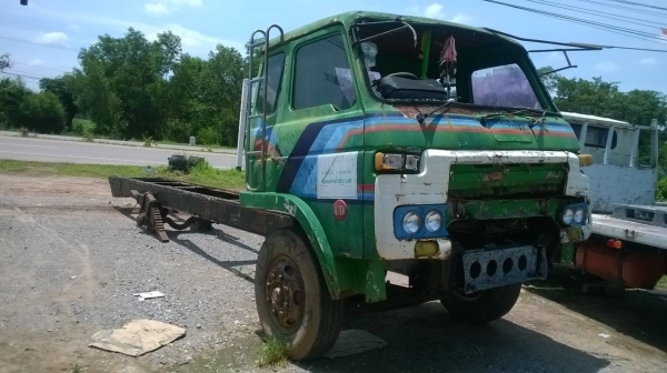 ขายหัวคัสซี 10 ล้อ NISSAN ราคาถูก แท่นเพลาโบกี้ครบ ไม่มีชุดเฟืองท้าย เครื่อง PD6 185 แรงม้า เกียร์ใหญ่ เอกสารทะเบียนชุดโอนครบ