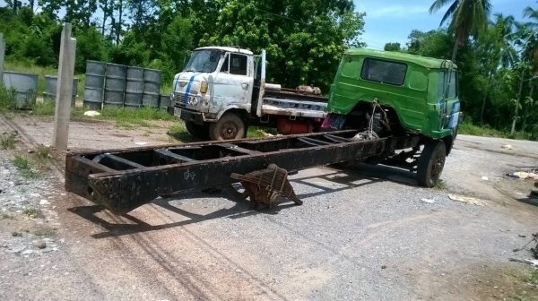 ขายหัวคัสซี 10 ล้อ NISSAN ราคาถูก แท่นเพลาโบกี้ครบ ไม่มีชุดเฟืองท้าย เครื่อง PD6 185 แรงม้า เกียร์ใหญ่ เอกสารทะเบียนชุดโอนครบ