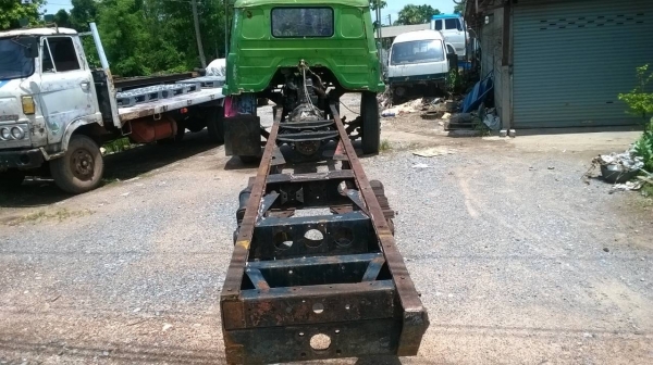 ขายหัวคัสซี 10 ล้อ NISSAN ราคาถูก แท่นเพลาโบกี้ครบ ไม่มีชุดเฟืองท้าย เครื่อง PD6 185 แรงม้า เกียร์ใหญ่ เอกสารทะเบียนชุดโอนครบ