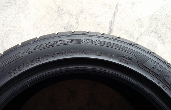 ยาง,235-45-17 RADIAL F 107 สภาพเต็มไม่ปะปี11 หนึ่งคู่ 2,200