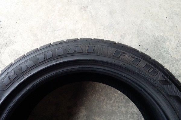 ยาง,235-45-17 RADIAL F 107 สภาพเต็มไม่ปะปี11 หนึ่งคู่ 2,200