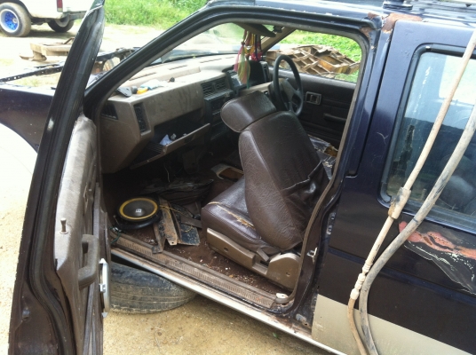 ขายยกกระดอง นิสสัน big-m แวน ตามรูป