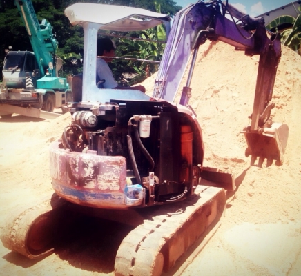 KOMATSU PC 28UU - 2 รถพร้อมใช้งานได้เลยครับ มีเอกสารเล่มทะเบียนครบพร้อม เครื่องยนต์เดิมปั๊มเดิมๆทำงานคล่องแคล่วไวดี คอนโทรลง่ายใช้งานได้เลยครับ อุปกรณ์ฝาครอบเครื่องต่างๆอยู่ครบครับ บูมอาร์มสวยมีปะนิดหน่อยครับ ช่วงล่างดี สป๊อกเกตใช้งานได้อีกนานครับ โซ่ใบแท