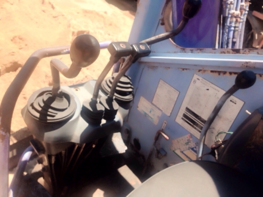 KOMATSU PC 28UU - 2 รถพร้อมใช้งานได้เลยครับ มีเอกสารเล่มทะเบียนครบพร้อม เครื่องยนต์เดิมปั๊มเดิมๆทำงานคล่องแคล่วไวดี คอนโทรลง่ายใช้งานได้เลยครับ อุปกรณ์ฝาครอบเครื่องต่างๆอยู่ครบครับ บูมอาร์มสวยมีปะนิดหน่อยครับ ช่วงล่างดี สป๊อกเกตใช้งานได้อีกนานครับ โซ่ใบแท