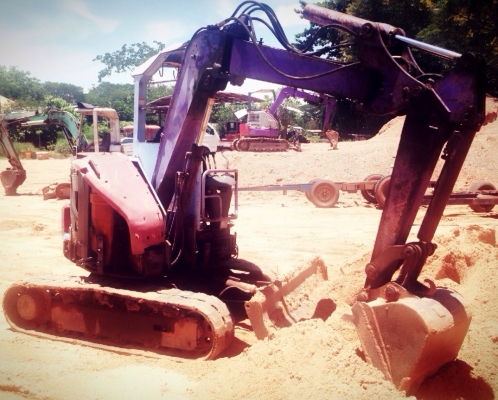 KOMATSU PC 28UU - 2 รถพร้อมใช้งานได้เลยครับ มีเอกสารเล่มทะเบียนครบพร้อม เครื่องยนต์เดิมปั๊มเดิมๆทำงานคล่องแคล่วไวดี คอนโทรลง่ายใช้งานได้เลยครับ อุปกรณ์ฝาครอบเครื่องต่างๆอยู่ครบครับ บูมอาร์มสวยมีปะนิดหน่อยครับ ช่วงล่างดี สป๊อกเกตใช้งานได้อีกนานครับ โซ่ใบแท