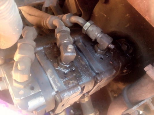 KOMATSU PC 28UU - 2 รถพร้อมใช้งานได้เลยครับ มีเอกสารเล่มทะเบียนครบพร้อม เครื่องยนต์เดิมปั๊มเดิมๆทำงานคล่องแคล่วไวดี คอนโทรลง่ายใช้งานได้เลยครับ อุปกรณ์ฝาครอบเครื่องต่างๆอยู่ครบครับ บูมอาร์มสวยมีปะนิดหน่อยครับ ช่วงล่างดี สป๊อกเกตใช้งานได้อีกนานครับ โซ่ใบแท