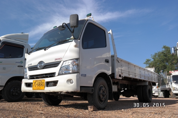 ขาย6ล้อ HINO ซี่รี่ย์300 รุ่น XZU 720R/150แรงม้า/ปี56 รถใช้งานน้อย 35634 กิโลเมตร