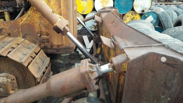 แทรคเตอร์มือสอง/ Catterpillar D7G/ ตีนไก่มีเก๋ง/ ตามภาพ