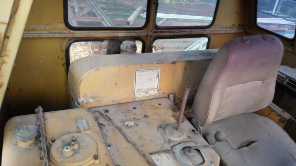 แทรคเตอร์มือสอง/ Catterpillar D7G/ ตีนไก่มีเก๋ง/ ตามภาพ