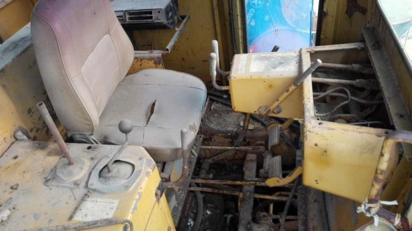 แทรคเตอร์มือสอง/ Catterpillar D7G/ ตีนไก่มีเก๋ง/ ตามภาพ