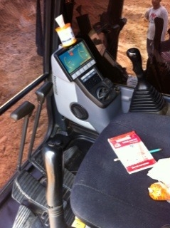 แม็กโฮลมือสอง, Komatsu PC200-8 ทำงาน 1x,xxx ชม.