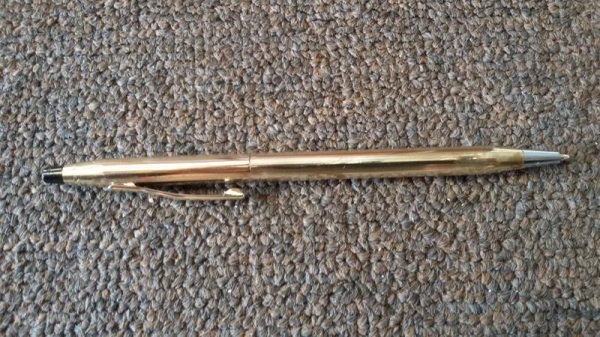 ปากกา Cross mad inUSA ด้ามทอง 10 k สภาพสวย 1000 บาท โทร 0814593204