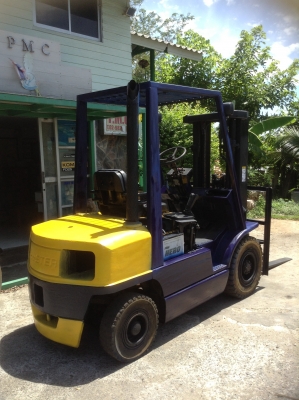 +++ ขายโฟล์คลิฟท์  HYSTER  FD25  ขนาด  2.5  ตัน  เครื่องยนต์ดีเซล  ISUZU   เสาพิเศษเข้าตู้  4  เมตร  3  ท่อน  เกียร์ออโ่ตเมติค  งา  1,300  มม. ยางตัน