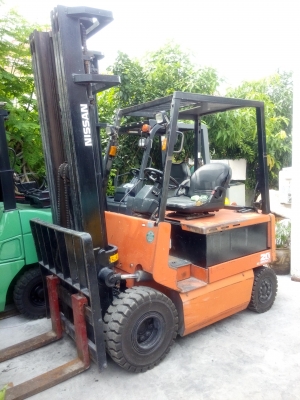 ขายฟอร์คลิฟท์ไฟฟ้านิสสันขนาด 2 ตัน เสา 3 ตอน ยกสูง  6 เมตรสภาพสวยแบตเตอร์รี่ดี  พร้อมตู้ชาร์จ 081-3535-948
