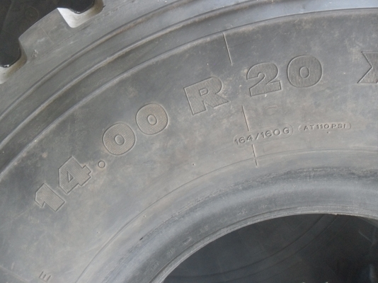 ยางเลเดียน 14.00R20 สวยๆ ลดราคาเหลือ เส้นละ 3000 บาท มี 4 เส้น