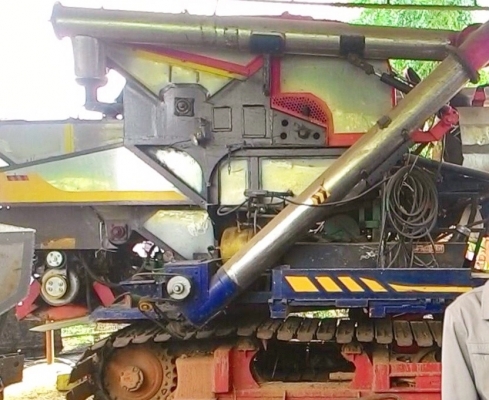 ขายด่วน รถเกี่ยวข้าวไทยเส็งยนต์ TSY รุ่นเดี่ยวทรนงจ้าวพายุ ขายคู่กับรถเทรลเลอร์สิบล้อเพลาเดียวขึ้นรถเกี่ยวข้าว ISUZU TX 220 HP 6D16 คัชซีสิบล้อหัวยาวหัวร็อกลงเล่มทะเบียนภาษีเต็มครับ พร้อมใช้งานได้เลย ราคาต่อรองได้ครับ