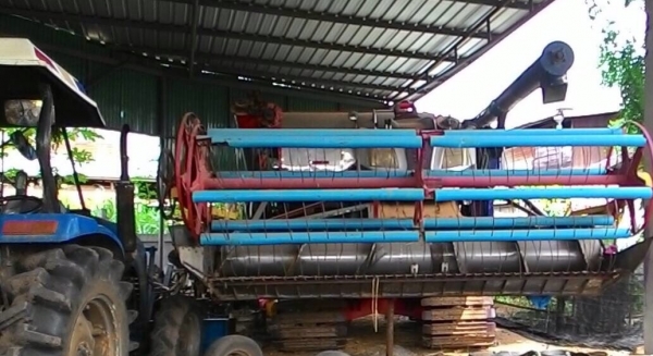 ขายด่วน รถเกี่ยวข้าวไทยเส็งยนต์ TSY รุ่นเดี่ยวทรนงจ้าวพายุ ขายคู่กับรถเทรลเลอร์สิบล้อเพลาเดียวขึ้นรถเกี่ยวข้าว ISUZU TX 220 HP 6D16 คัชซีสิบล้อหัวยาวหัวร็อกลงเล่มทะเบียนภาษีเต็มครับ พร้อมใช้งานได้เลย ราคาต่อรองได้ครับ