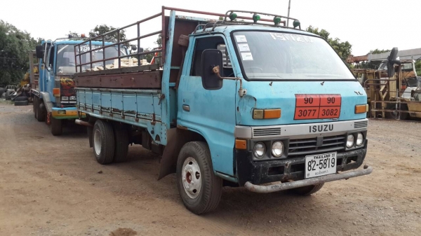 ขายด่วน6ล้อเครื่อง4BA1 กระบะยาว 4.30ม. ขายด่วน6ล้อเครื่อง4BA1 กระบะยาว 4.30ม.