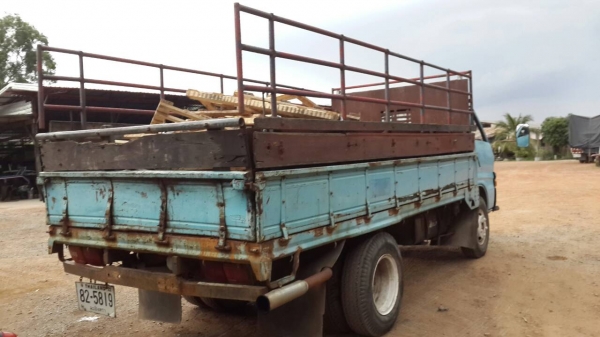 ขายด่วน6ล้อเครื่อง4BA1 กระบะยาว 4.30ม. ขายด่วน6ล้อเครื่อง4BA1 กระบะยาว 4.30ม.