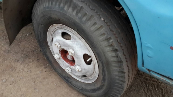 ขายด่วน6ล้อเครื่อง4BA1 กระบะยาว 4.30ม. ขายด่วน6ล้อเครื่อง4BA1 กระบะยาว 4.30ม.