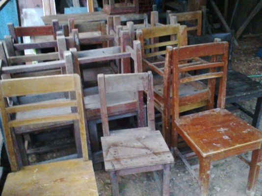 เก้าอี้นักเรียนเก่าไม้สักสภาพเดิมๆสวยๆครับเป็นรุ่นเก่าแก่มีฉากเหล็กกันโยกครับไม้สักท้งหมดครับ มีประมาณ 20 กว่าตัวครับจัดส่งทั่วไทยครับ เก้าอี้นักเรียนเก่าไม้สักสภาพเดิมๆสวยๆครับเป็นรุ่นเก่าแก่มีฉากเหล็กกันโยกครับไม้สักท้งหมดครับ มีประมาณ 20 กว่าตัวครับจัดส่งทั่วไทยครับ