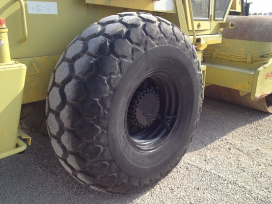 SAKAI SV510D  ปี1993 4463ชม. รถอยู่ยุโรป หากท่านสามารถรอของได้ติดต่อมาคุยกันได้เลยครับ