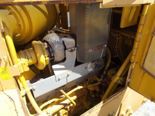 KOMATSU D85P-21E  ปี2001 1246ชม. รถอยู่ยุโรป หากท่านสามารถรอของได้ติดต่อมาคุยกันได้เลยครับ