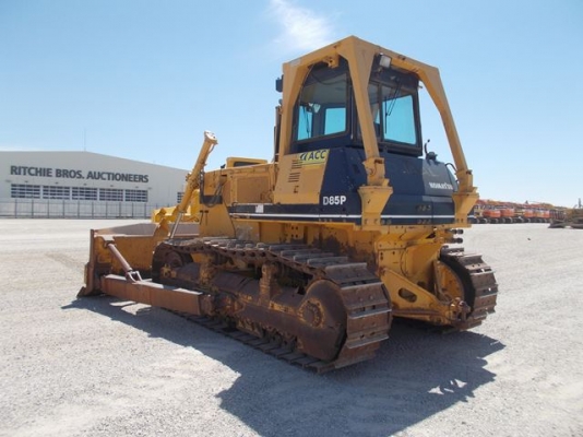 KOMATSU D85P-21E  ปี2001 1246ชม. รถอยู่ยุโรป หากท่านสามารถรอของได้ติดต่อมาคุยกันได้เลยครับ