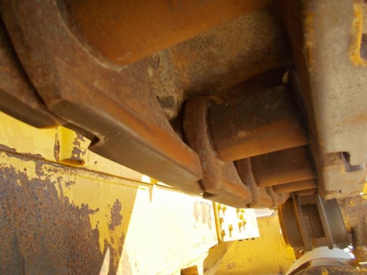 KOMATSU D85P-21E  ปี2001 1246ชม. รถอยู่ยุโรป หากท่านสามารถรอของได้ติดต่อมาคุยกันได้เลยครับ