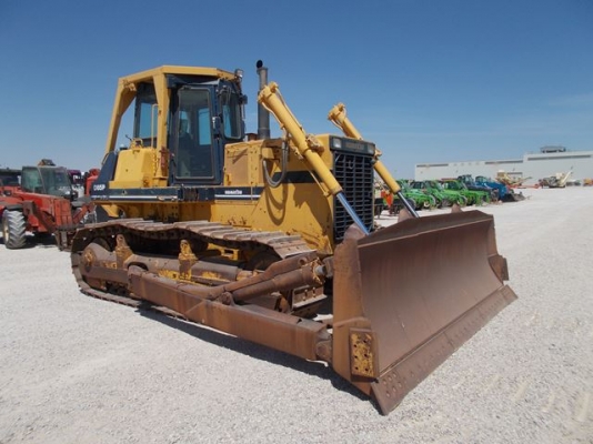 KOMATSU D85P-21E  ปี2001 1246ชม. รถอยู่ยุโรป หากท่านสามารถรอของได้ติดต่อมาคุยกันได้เลยครับ