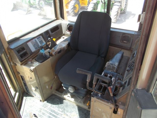 KOMATSU D85P-21E  ปี2001 1246ชม. รถอยู่ยุโรป หากท่านสามารถรอของได้ติดต่อมาคุยกันได้เลยครับ