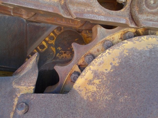 KOMATSU D85P-21E  ปี2001 1246ชม. รถอยู่ยุโรป หากท่านสามารถรอของได้ติดต่อมาคุยกันได้เลยครับ