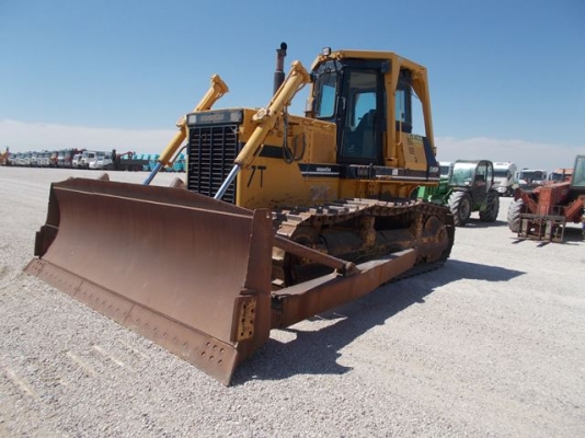 KOMATSU D85P-21E  ปี2001 1246ชม. รถอยู่ยุโรป หากท่านสามารถรอของได้ติดต่อมาคุยกันได้เลยครับ