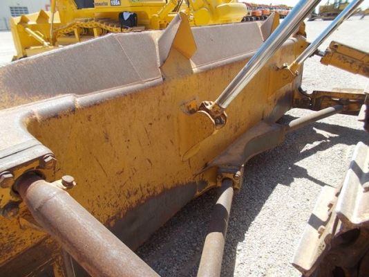 KOMATSU D85P-21E  ปี2001 1246ชม. รถอยู่ยุโรป หากท่านสามารถรอของได้ติดต่อมาคุยกันได้เลยครับ