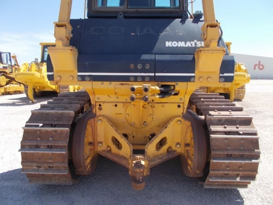 KOMATSU D85P-21E  ปี2001 1246ชม. รถอยู่ยุโรป หากท่านสามารถรอของได้ติดต่อมาคุยกันได้เลยครับ