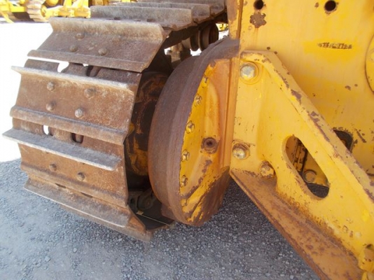 KOMATSU D85P-21E  ปี2001 1246ชม. รถอยู่ยุโรป หากท่านสามารถรอของได้ติดต่อมาคุยกันได้เลยครับ