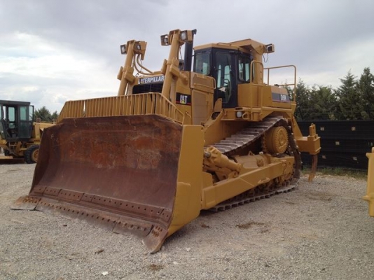 CAT D9R  ปี2003 12465ชม.รถอยู่ยุโรป หากท่านสามารถรอของได้ติดต่อมาคุยกันได้เลยครับ