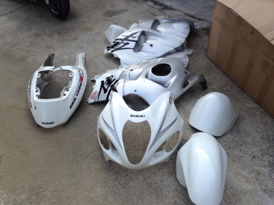 ธารนนทบุรี//ขาย เฟรม suzuki hayabuza 1300 ปี 2002 ครบทั้งคัน + ถังน้ำมัน ราคา 7,900 บาท