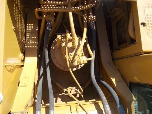 CAT 330C  ปี2005 13253ชม.รถอยู่ยุโรป หากท่านสามารถรอของได้ติดต่อมาคุยกันได้เลยครับ