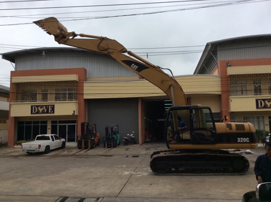 ขายด่วน รถแคทเทอพิล่า (Catterpillar) Excavator รุ่น 320C ราคาต่อรองได้