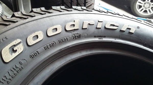 ขายยาง bf จำนวน 2 ชุดครับ ดอกคมๆ เชิญชมครับ