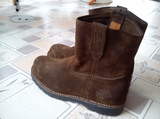 รองเท้าหนังกลับสีน้ำตาล CAT เบอร์ 44