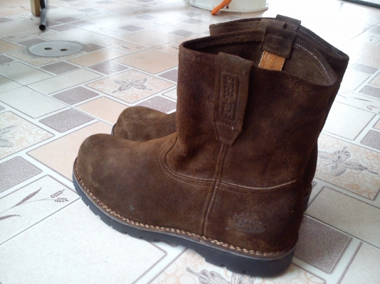 รองเท้าหนังกลับสีน้ำตาล CAT เบอร์ 44