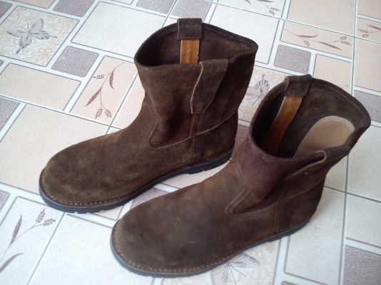 รองเท้าหนังกลับสีน้ำตาล CAT เบอร์ 44