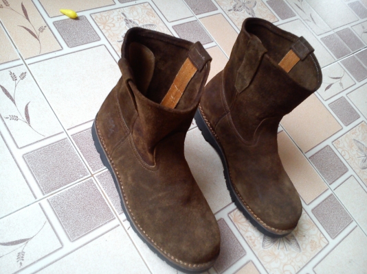 รองเท้าหนังกลับสีน้ำตาล CAT เบอร์ 44