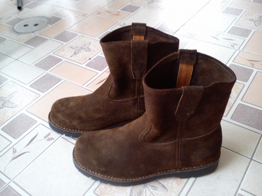 รองเท้าหนังกลับสีน้ำตาล CAT เบอร์ 44